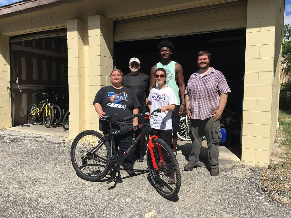 WU Students Help Set up New Ministry
